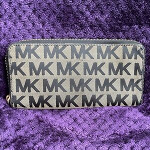 Michael Kors MK Monogram Zip-Around Wallet - Black and Beige GUC